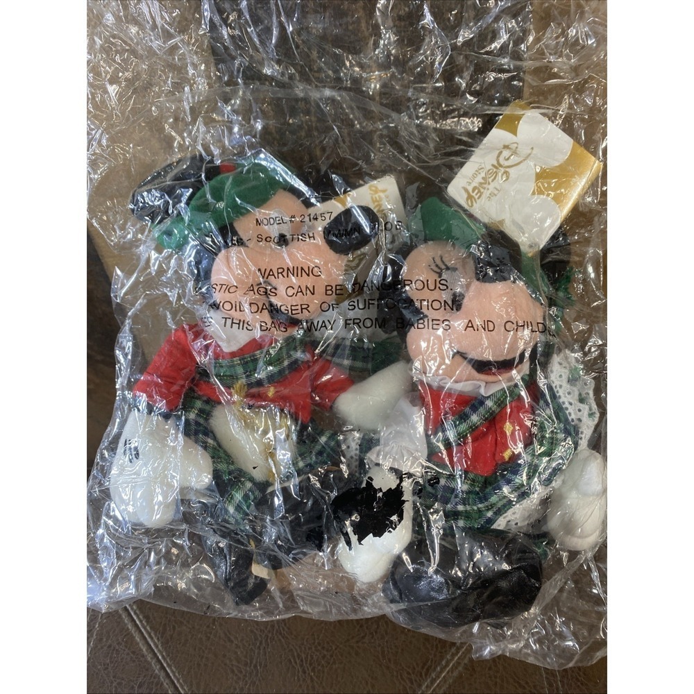 Disney Store Scottish Globetrotting Mickey & Minnie 8" bean bag plush Vtg ~ Read